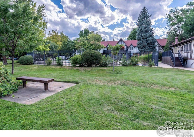 view of yard featuring a patio area