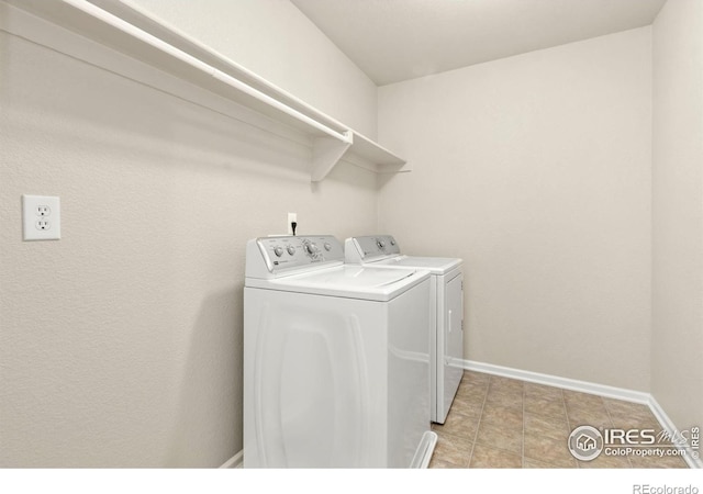 laundry room with washing machine and dryer