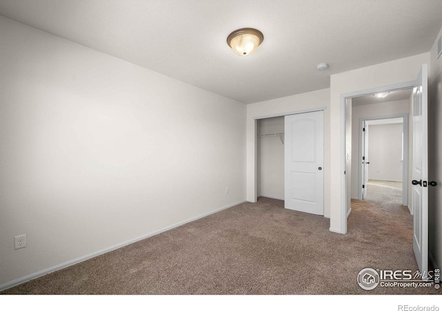 unfurnished bedroom with carpet flooring and a closet