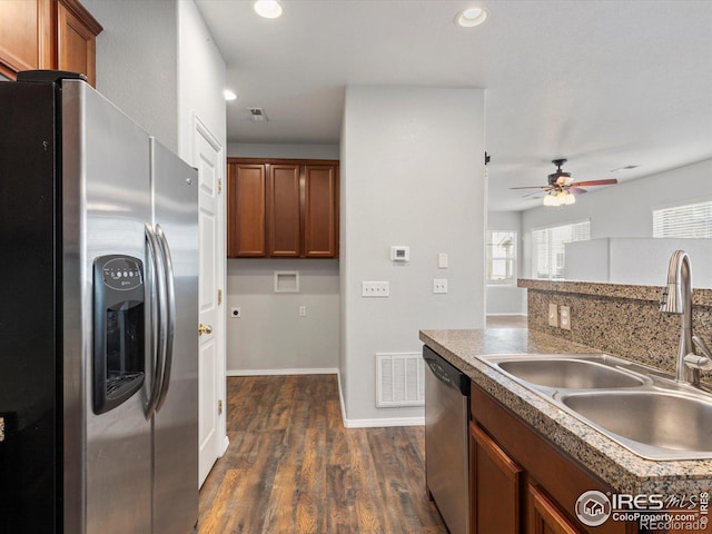 kitchen with stainless steel appliances, sink, ceiling fan, and dark wood-type flooring