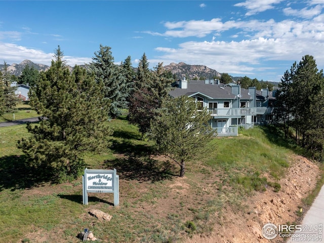 birds eye view of property featuring a mountain view