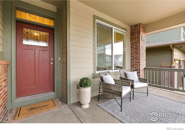 property entrance featuring a porch