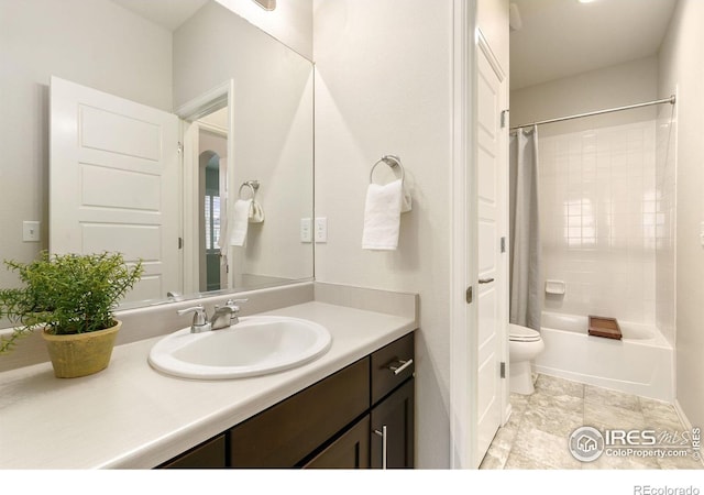 full bathroom with shower / bath combination with curtain, vanity, and toilet