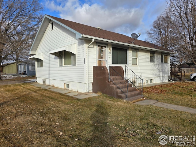 view of front of home featuring a front yard