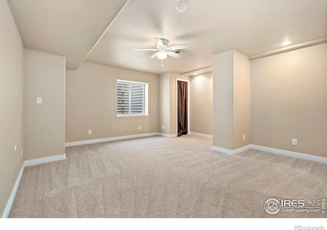 carpeted empty room featuring ceiling fan