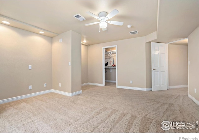 carpeted empty room featuring ceiling fan