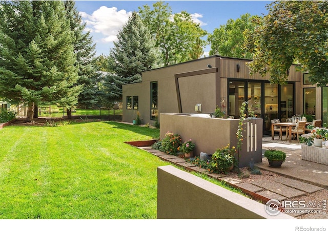 view of yard featuring a patio area