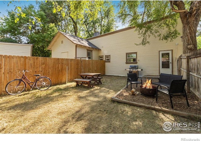 view of yard with a fire pit