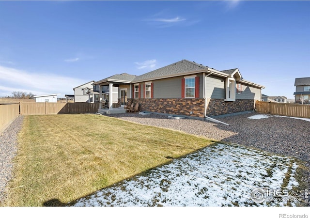 view of front of home featuring a front yard