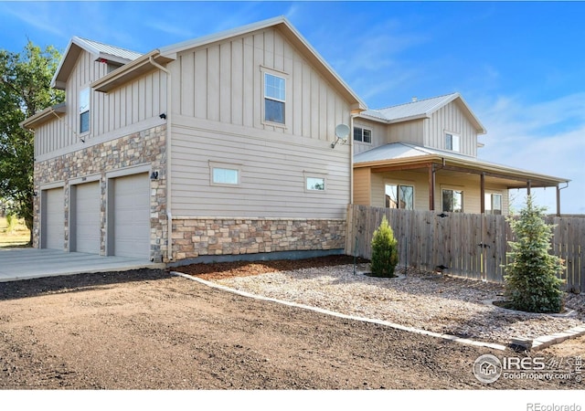 view of front of house featuring a garage