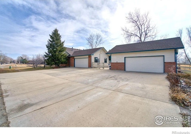 view of front facade featuring a garage