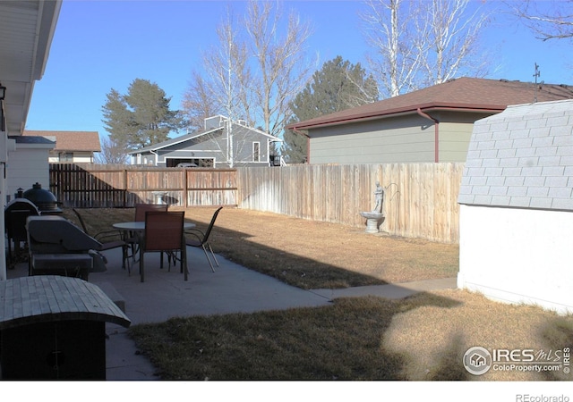 view of yard with a patio area