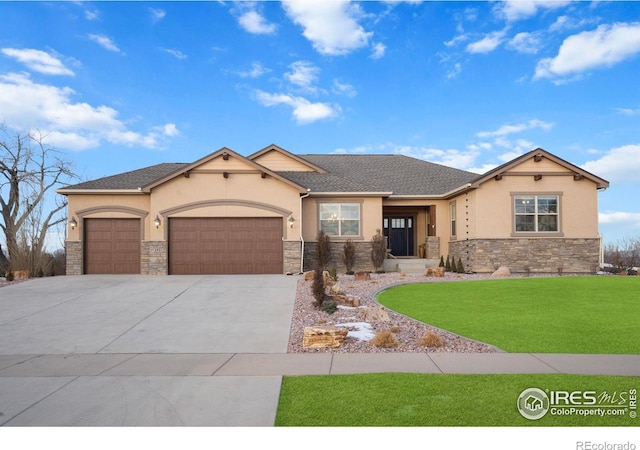 view of front of property featuring a front yard and a garage