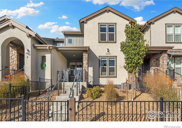 multi unit property featuring a fenced front yard, a gate, and stucco siding