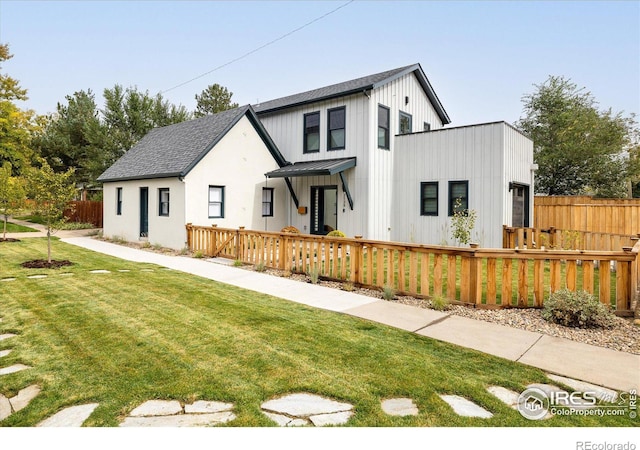 modern farmhouse featuring a front yard