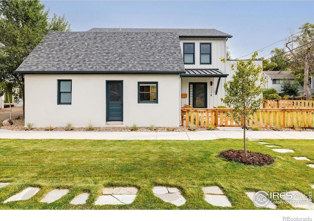 modern farmhouse featuring a front lawn