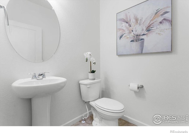 bathroom featuring toilet and sink