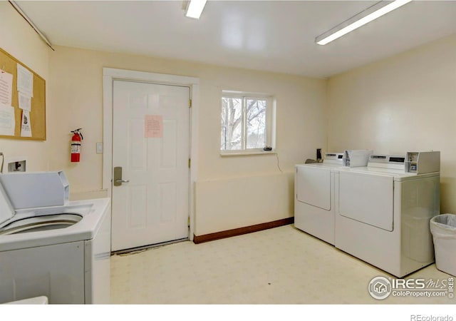 washroom featuring washing machine and clothes dryer