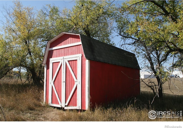 view of outbuilding