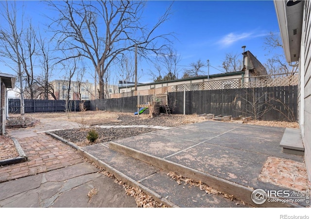 view of yard featuring a patio