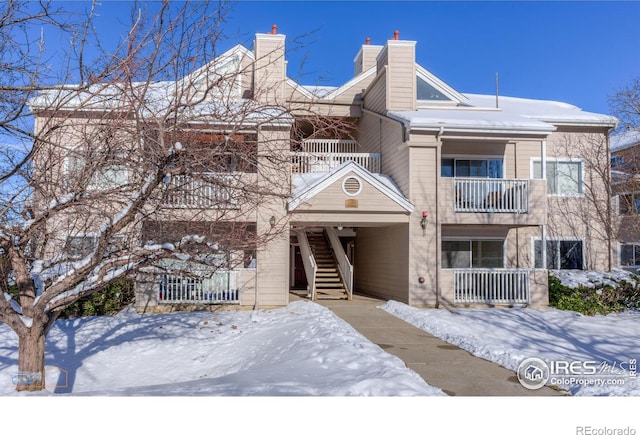 view of front of property with a balcony