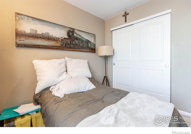 bedroom featuring a closet