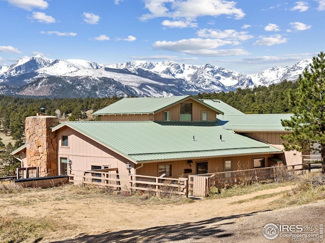 view of front facade featuring a mountain view