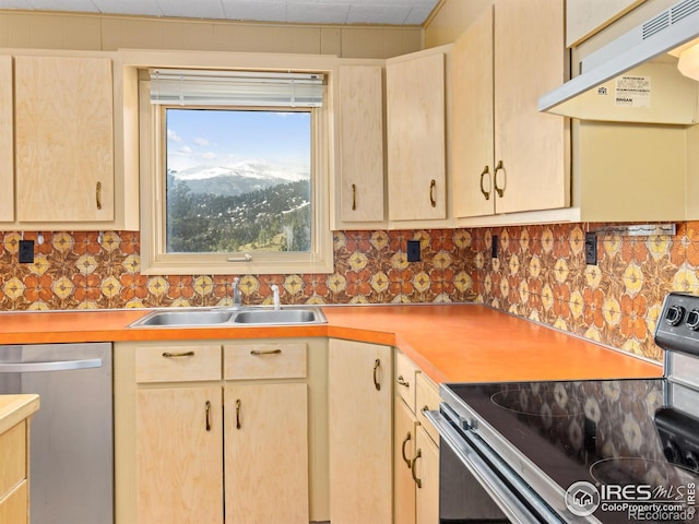 kitchen featuring sink, tasteful backsplash, light brown cabinetry, and stainless steel appliances