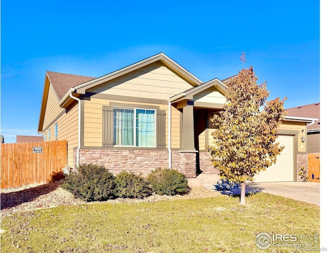 view of front of home featuring a garage and a front yard