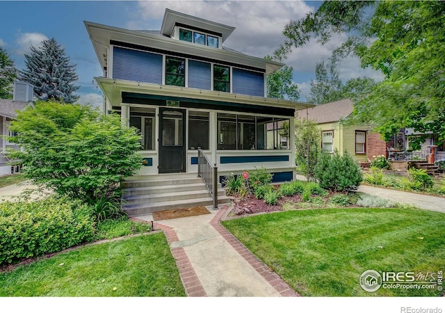 view of front of home featuring a front yard