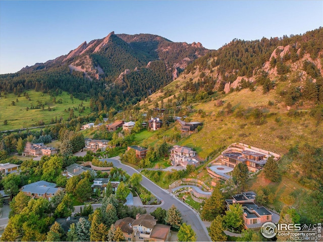 bird's eye view featuring a mountain view