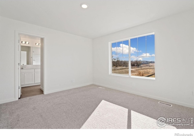 view of carpeted spare room