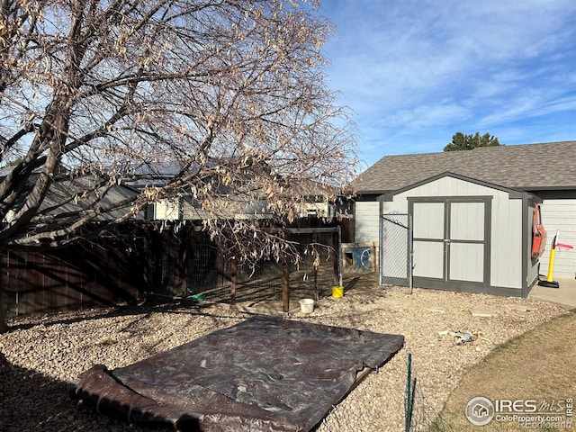 view of yard with a storage shed