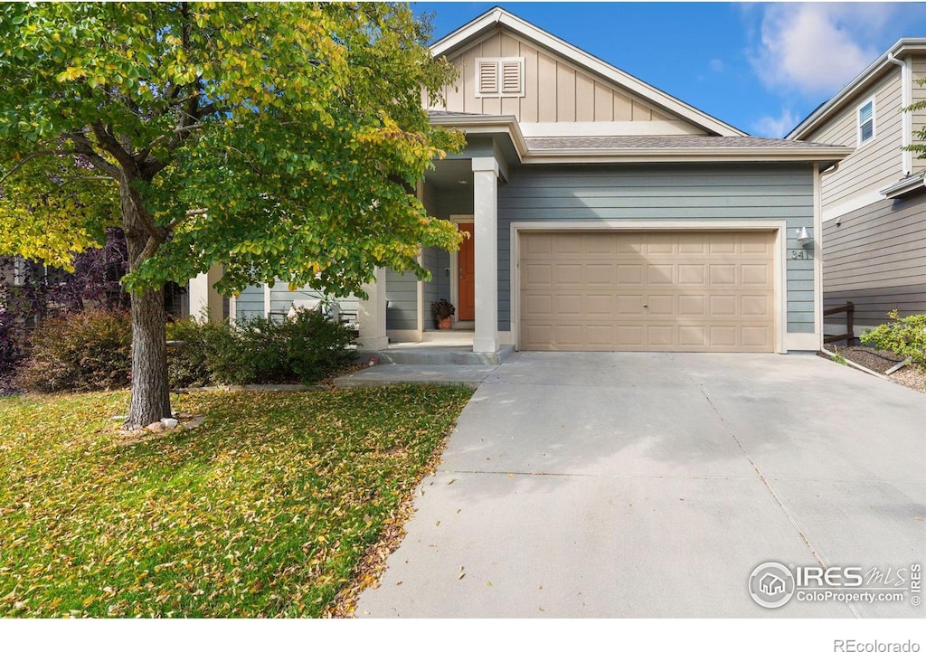 view of front of property featuring a garage and a front yard