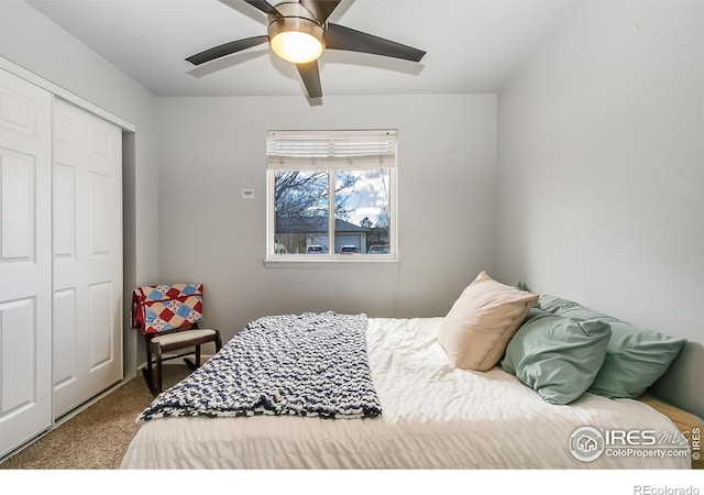 bedroom featuring carpet floors, ceiling fan, and a closet