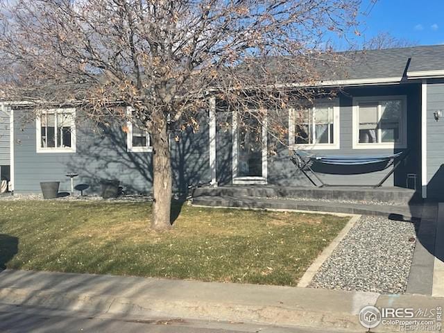 view of front of property with a front lawn