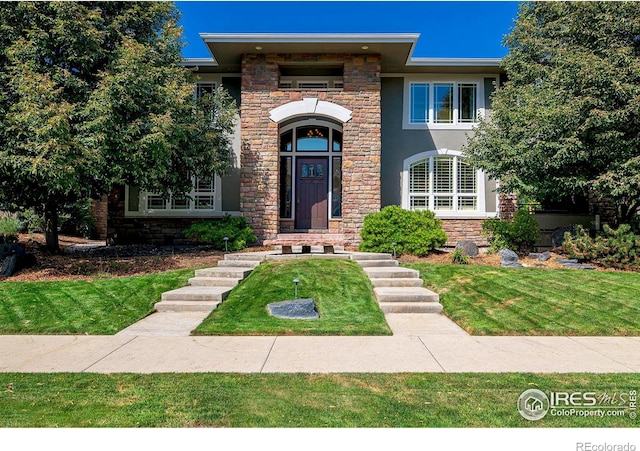 view of front of property with a front lawn