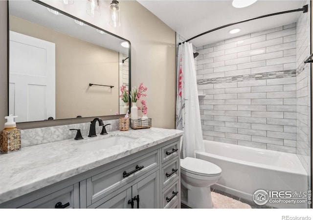 full bathroom featuring shower / tub combo with curtain, vanity, and toilet