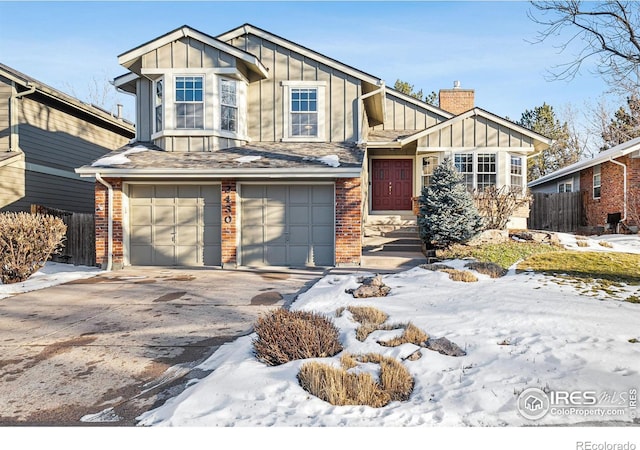 view of front of property featuring a garage