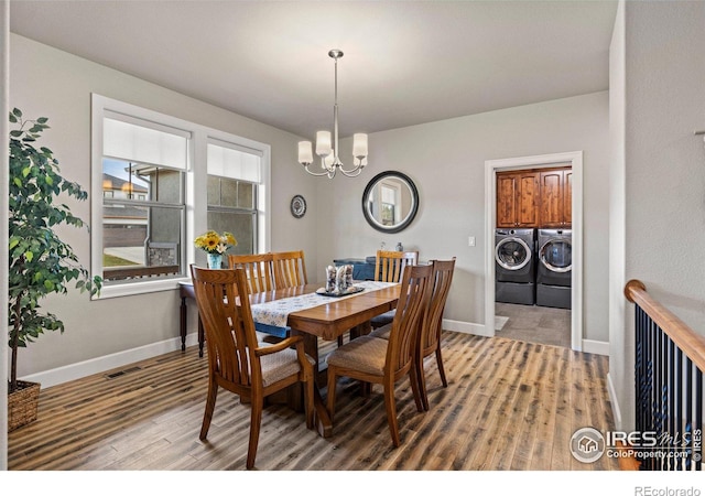 dining room with a notable chandelier, wood-type flooring, and independent washer and dryer