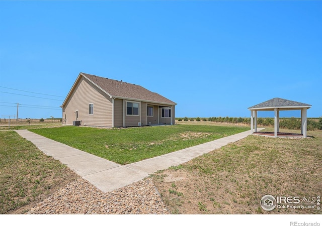 view of front of home featuring a gazebo and a front lawn