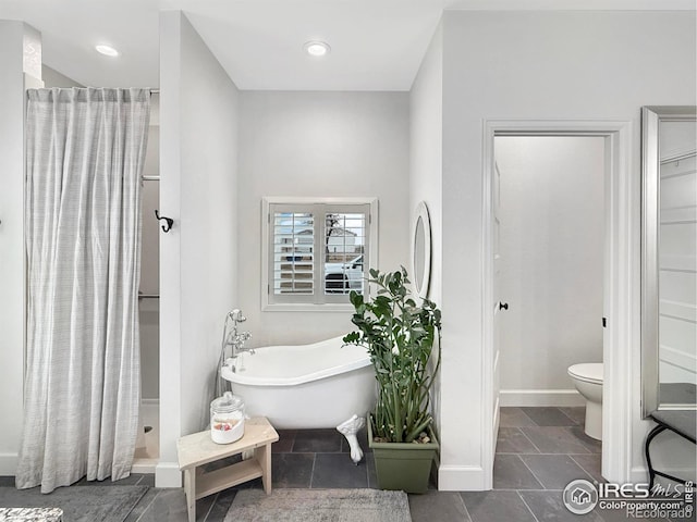 bathroom featuring toilet and independent shower and bath