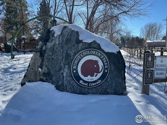 view of community / neighborhood sign