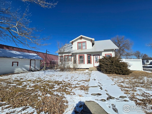 view of front of property