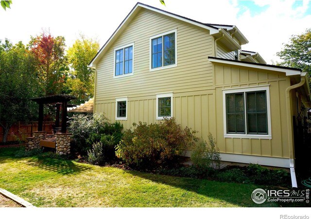 view of side of property featuring a yard