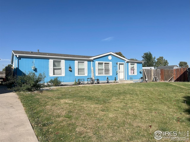 view of front of house with a front yard