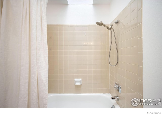 bathroom featuring shower / tub combo with curtain