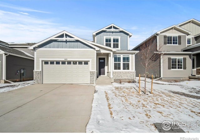 craftsman-style house featuring a garage