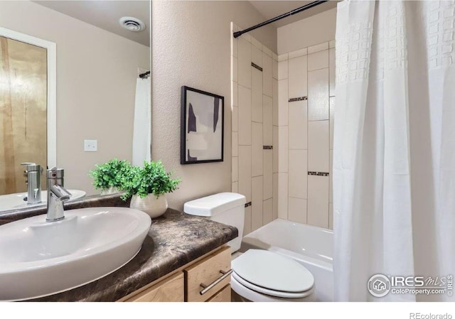 full bathroom featuring shower / tub combo with curtain, vanity, and toilet