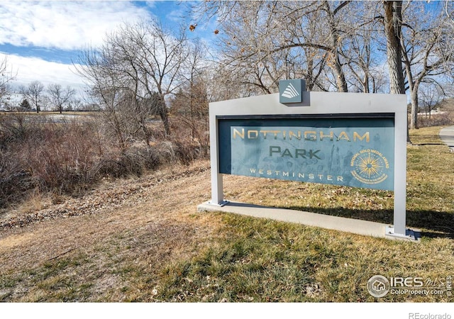 view of community / neighborhood sign